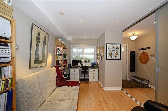 th16 - 6 Wellesley Pl, House attached with 2 bedrooms, 2 bathrooms and 1 parking in Toronto ON | Image 3