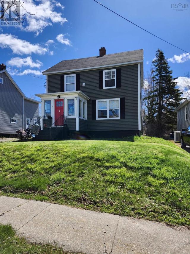 72 Howe, House detached with 3 bedrooms, 1 bathrooms and null parking in Cape Breton NS | Image 2