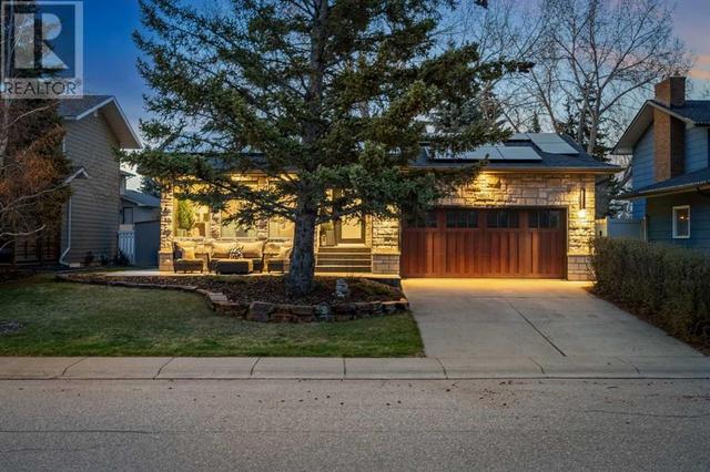 453 Lake Simcoe Cres Se, House detached with 4 bedrooms, 3 bathrooms and 4 parking in Calgary AB | Image 1