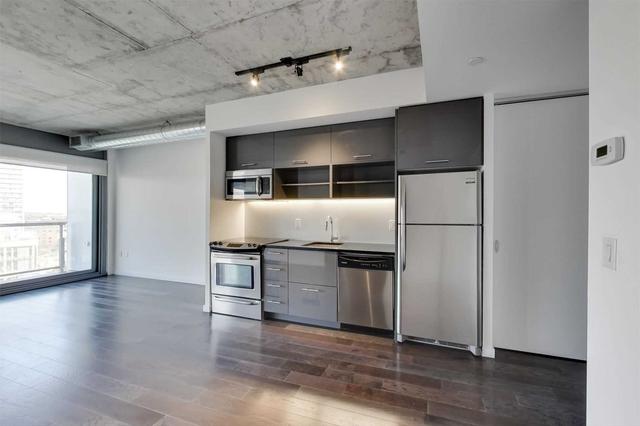 1101 - 32 Trolley Cres, Condo with 1 bedrooms, 1 bathrooms and 0 parking in Toronto ON | Image 1