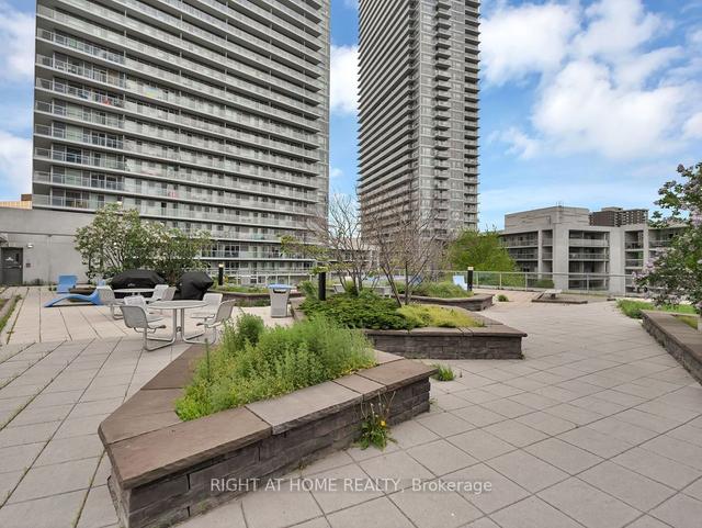 206 - 30 Herons Hill Way, Condo with 2 bedrooms, 2 bathrooms and 1 parking in Toronto ON | Image 9