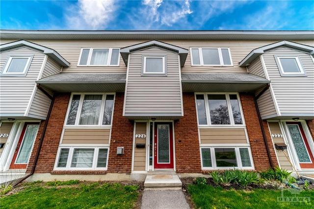 224 Monterey Dr, Townhouse with 3 bedrooms, 2 bathrooms and 1 parking in Ottawa ON | Image 1