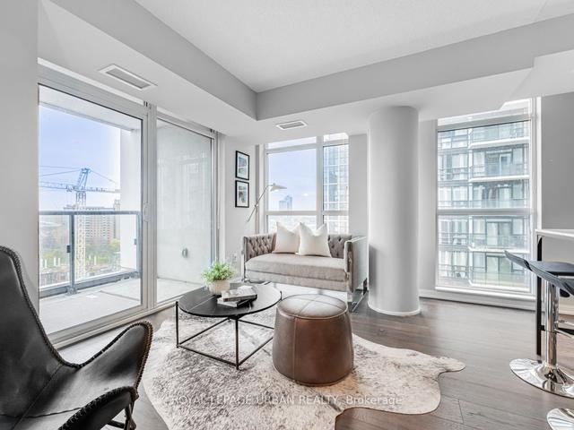 1915 - 400 Adelaide St E, Condo with 2 bedrooms, 2 bathrooms and 1 parking in Toronto ON | Image 6