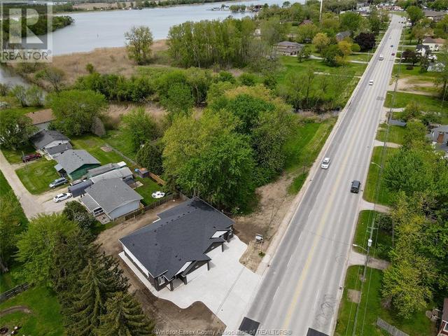 2318 Front Rd, House attached with 4 bedrooms, 3 bathrooms and null parking in LaSalle ON | Image 22