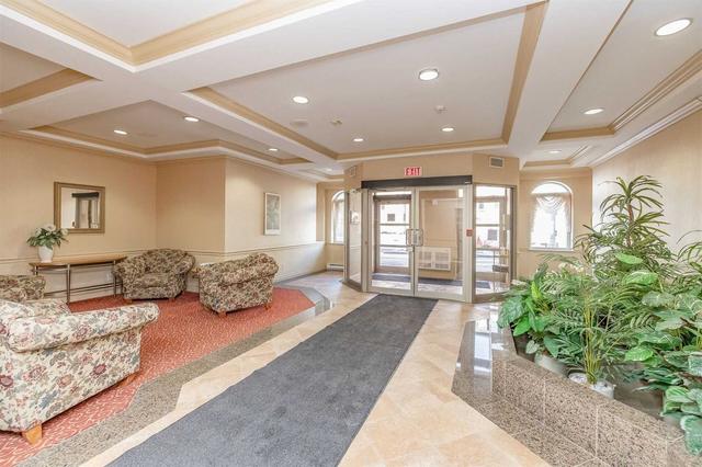 109 - 7 Dayspring Cir, Condo with 2 bedrooms, 2 bathrooms and 1 parking in Brampton ON | Image 12