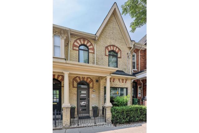 50 Beverley St, House attached with 3 bedrooms, 3 bathrooms and 1 parking in Toronto ON | Image 1