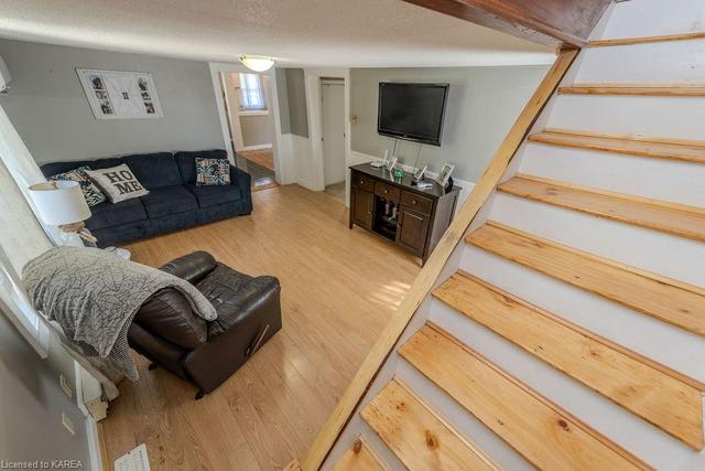 5437 Goodrich St, House detached with 2 bedrooms, 1 bathrooms and 6 parking in South Frontenac ON | Image 9