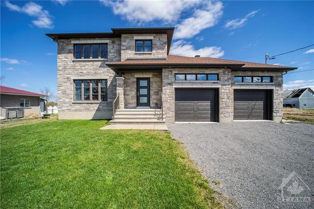 3399 Sarsfield Road, House detached with 3 bedrooms, 3 bathrooms and 8 parking in Ottawa ON | Image 1