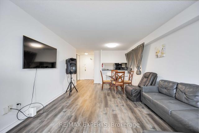 408 - 238 Albion Rd, Condo with 3 bedrooms, 2 bathrooms and 1 parking in Toronto ON | Image 4