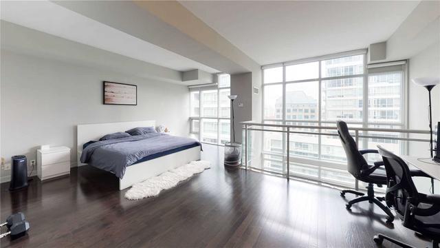 lph12 - 21 Nelson St, Condo with 1 bedrooms, 2 bathrooms and 1 parking in Toronto ON | Image 3