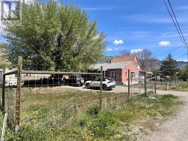 618 6th Ave, House detached with 3 bedrooms, 1 bathrooms and null parking in Keremeos BC | Image 4