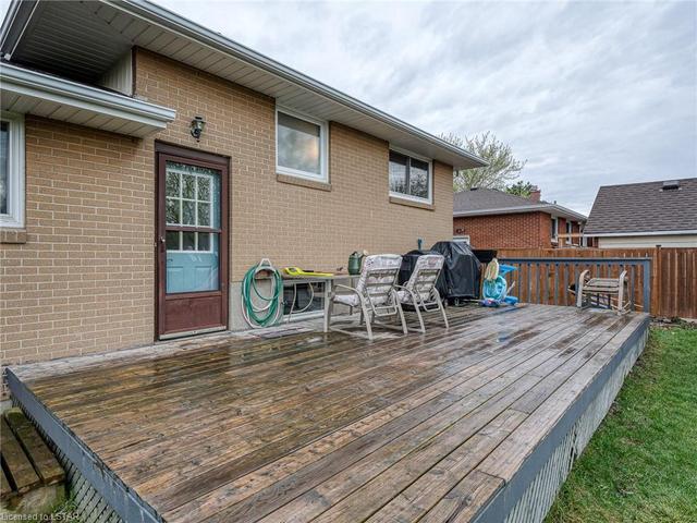 1028 Eastlawn Avenue, House detached with 3 bedrooms, 1 bathrooms and null parking in Sarnia ON | Image 2