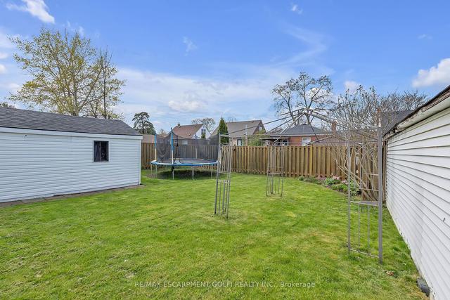 196 Erin Ave, House detached with 3 bedrooms, 2 bathrooms and 3 parking in Hamilton ON | Image 27