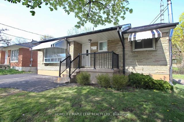 46 Trueman St, House detached with 3 bedrooms, 2 bathrooms and 5 parking in Brampton ON | Image 12