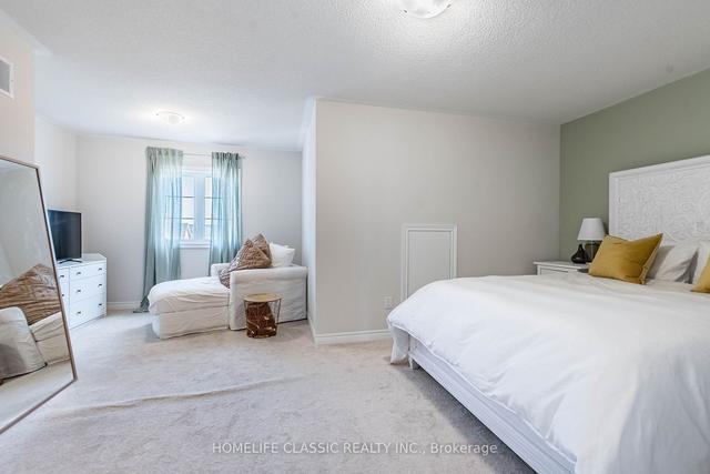 18 Bluestone Cres, Townhouse with 2 bedrooms, 3 bathrooms and 2 parking in Brampton ON | Image 8
