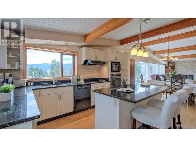 404 West Bench Dr, House detached with 4 bedrooms, 3 bathrooms and 7 parking in Okanagan Similkameen F BC | Image 7