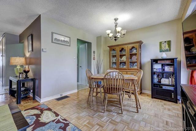 104 Foster Cres, Townhouse with 3 bedrooms, 3 bathrooms and 1 parking in Brampton ON | Image 8