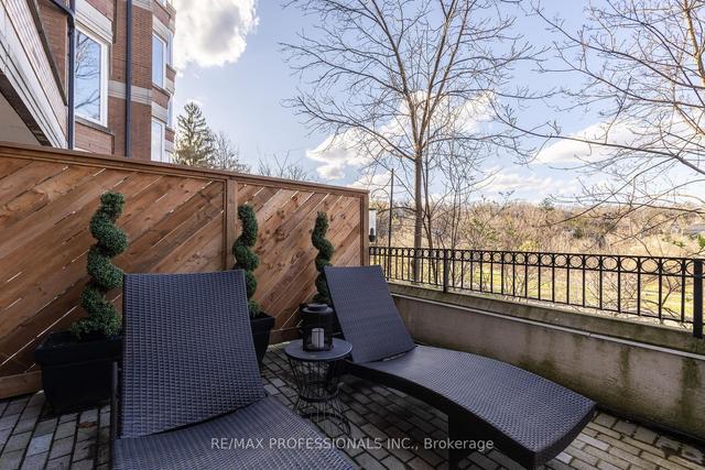 102 - 40 Old Mill Rd, Condo with 2 bedrooms, 2 bathrooms and 1 parking in Toronto ON | Image 16