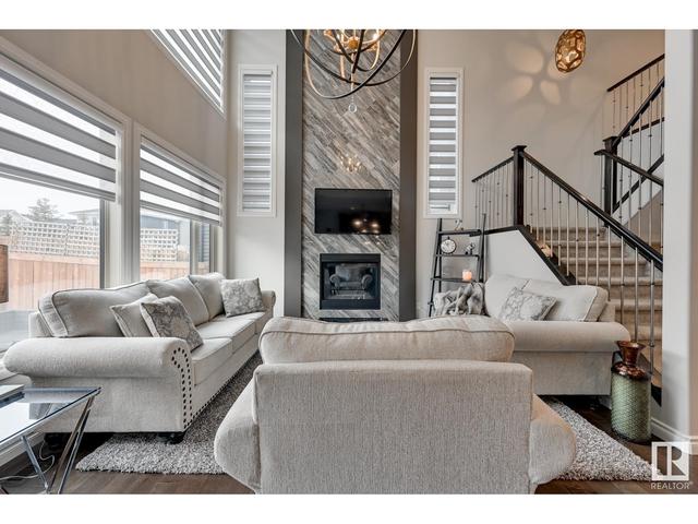 5748 Keeping Cr Sw, House detached with 4 bedrooms, 4 bathrooms and 4 parking in Edmonton AB | Image 2