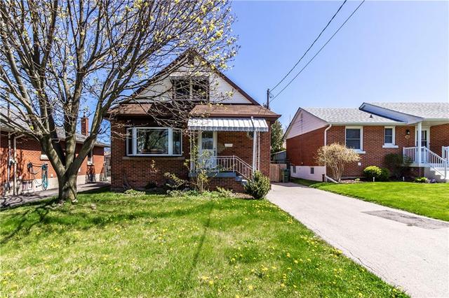317 East 15th St, House detached with 5 bedrooms, 3 bathrooms and 4 parking in Hamilton ON | Image 1