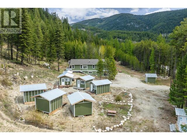4820 33 Hwy, House detached with 5 bedrooms, 2 bathrooms and 6 parking in Kootenay Boundary E BC | Image 79