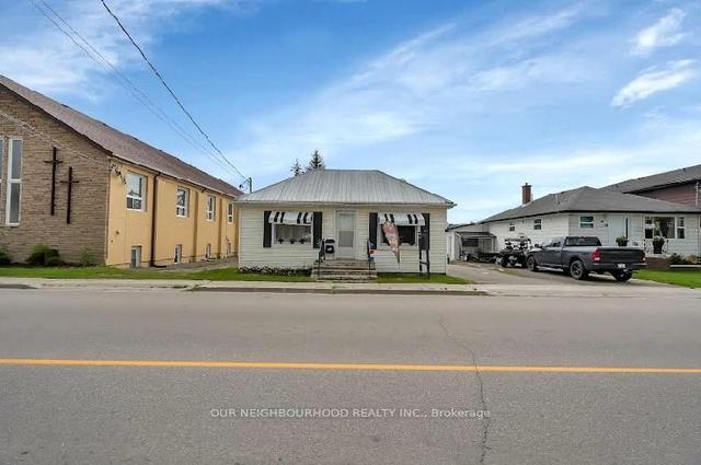 37 South Trent St, House detached with 2 bedrooms, 1 bathrooms and 2 parking in Quinte West ON | Image 2