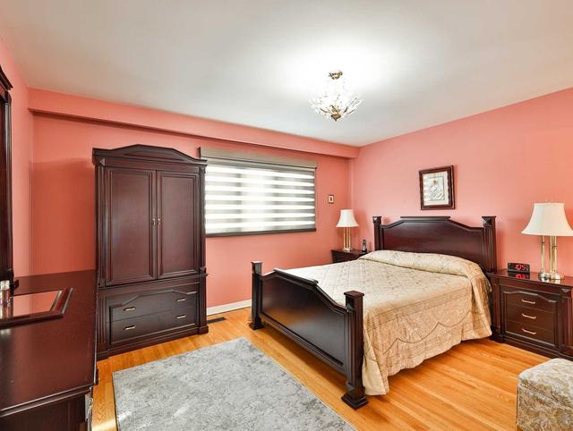 17 Hathor Cres, House detached with 4 bedrooms, 4 bathrooms and 6 parking in Toronto ON | Image 6
