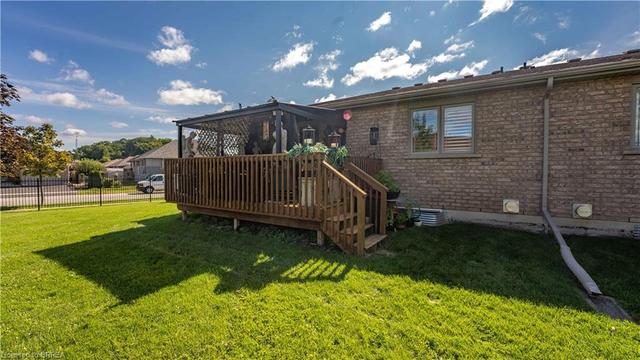 16 - 601 Conklin Rd, House attached with 3 bedrooms, 2 bathrooms and 2 parking in Brantford ON | Image 32