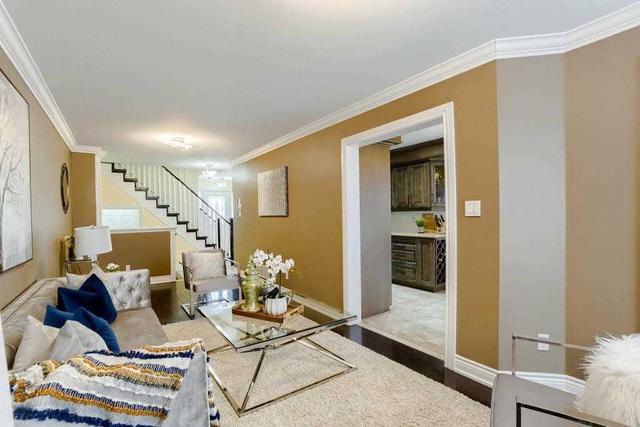 89 Monaco Crt, House attached with 3 bedrooms, 3 bathrooms and 4 parking in Brampton ON | Image 11
