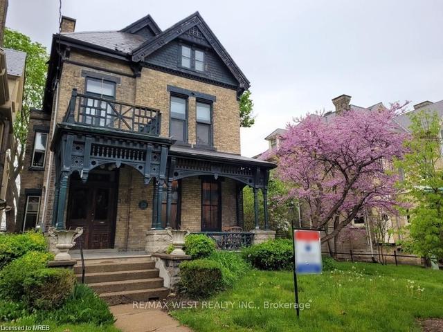 314 Wolfe St, House detached with 5 bedrooms, 3 bathrooms and 5 parking in London ON | Image 1