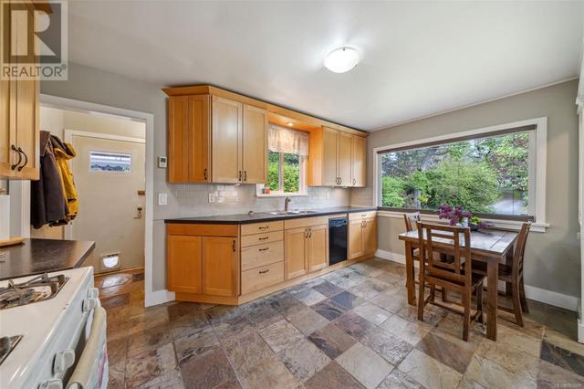 1087 Burnside Rd W, House detached with 2 bedrooms, 1 bathrooms and 4 parking in Saanich BC | Image 13