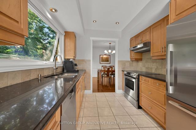 2008 Kingsbridge Ct, House detached with 3 bedrooms, 4 bathrooms and 6 parking in Burlington ON | Image 15