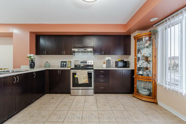 63 - 60 Fairwood Circ, Townhouse with 2 bedrooms, 3 bathrooms and 1 parking in Brampton ON | Image 2