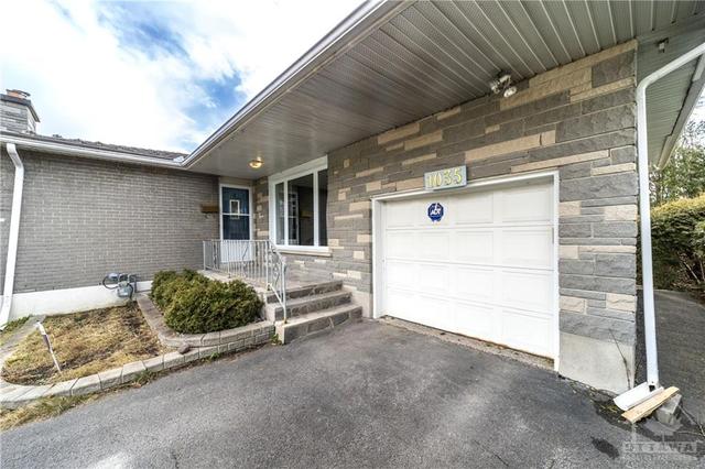 1035 Pinewood Cres, House detached with 4 bedrooms, 2 bathrooms and 4 parking in Ottawa ON | Image 3