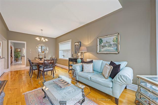 880 Best Cir, House detached with 2 bedrooms, 3 bathrooms and 6 parking in Newmarket ON | Image 3