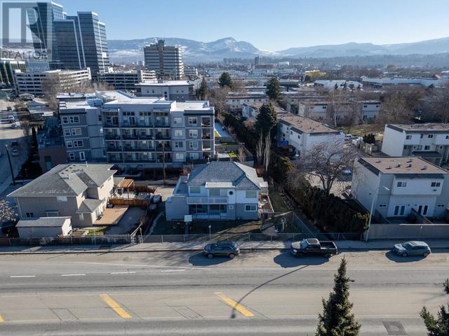 1947/1949 Burtch Rd, House detached with 5 bedrooms, 3 bathrooms and 4 parking in Kelowna BC | Image 37