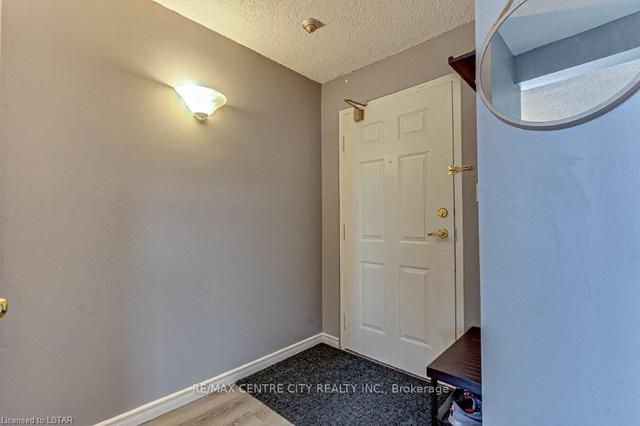 604 - 363 Colborne St, Condo with 2 bedrooms, 1 bathrooms and 1 parking in London ON | Image 2