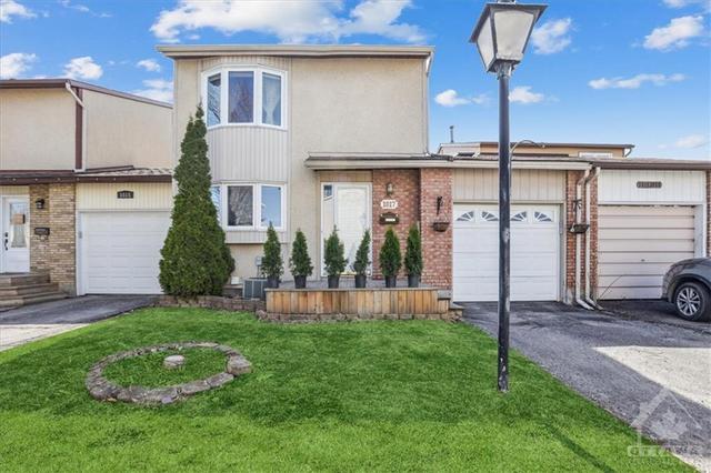 1817 Lamoureux Drive, Townhouse with 3 bedrooms, 3 bathrooms and 2 parking in Ottawa ON | Image 1