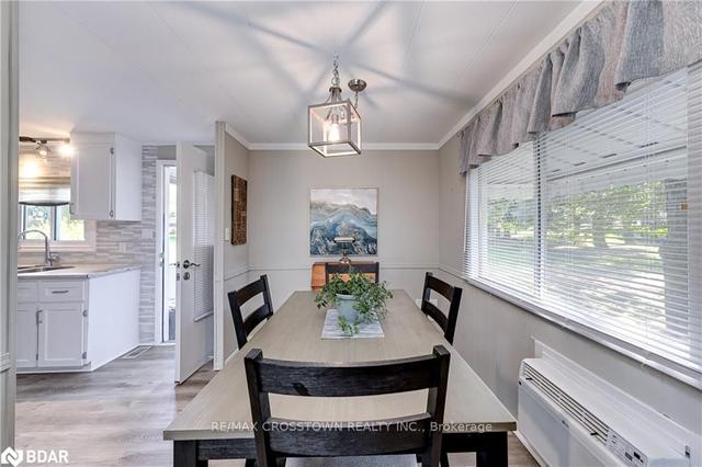 39 Flora Dr, House detached with 2 bedrooms, 1 bathrooms and 2 parking in Innisfil ON | Image 16