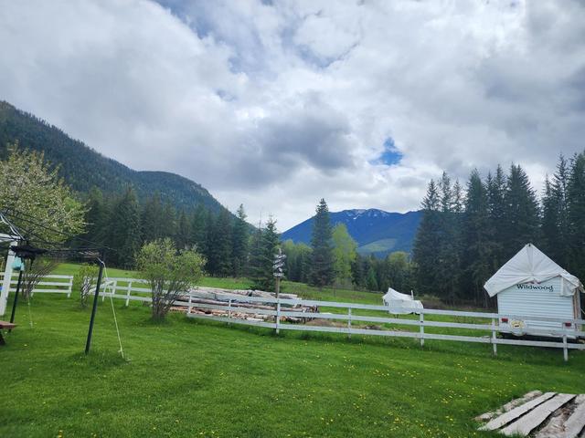 574 Mccormack Rd, House detached with 0 bedrooms, 0 bathrooms and null parking in Central Kootenay K BC | Image 28