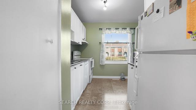 38 - 39 Queenston Dr, Townhouse with 3 bedrooms, 2 bathrooms and 1 parking in Kitchener ON | Image 2