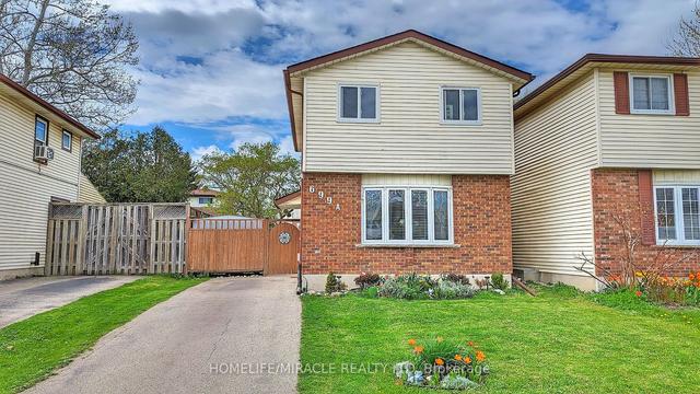 699 Highpoint Ave, House detached with 3 bedrooms, 2 bathrooms and 3 parking in Waterloo ON | Image 1