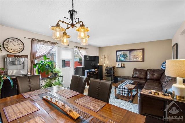 1326 Cornell St, Townhouse with 3 bedrooms, 2 bathrooms and 1 parking in Ottawa ON | Image 3