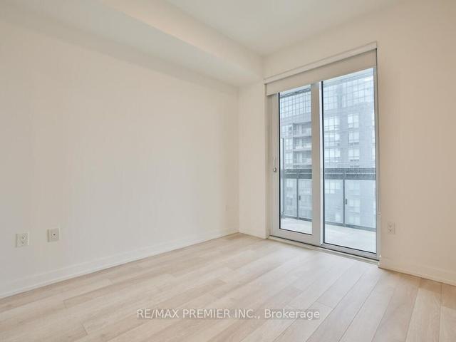 2909 - 39 Roehampton Ave, Condo with 3 bedrooms, 2 bathrooms and 1 parking in Toronto ON | Image 6