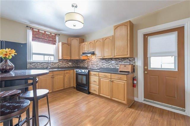 119 Arthur St, House detached with 3 bedrooms, 2 bathrooms and 1 parking in Brantford ON | Image 3