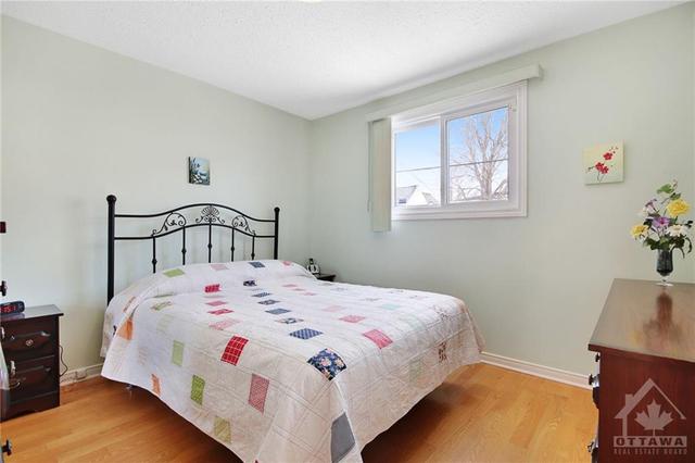 287 Montfort St, House detached with 3 bedrooms, 2 bathrooms and 2 parking in Ottawa ON | Image 17