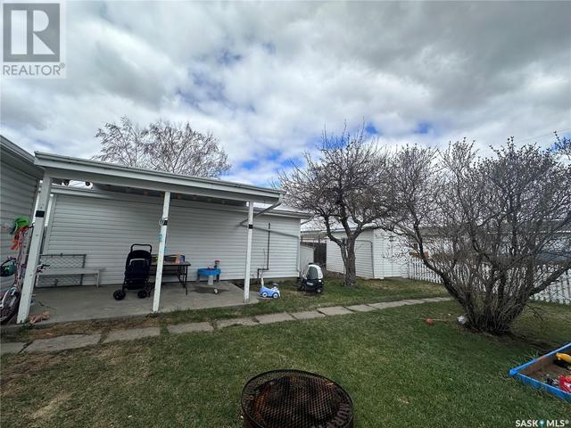 705 Katrusik Ave, House detached with 3 bedrooms, 3 bathrooms and null parking in Bienfait SK | Image 28