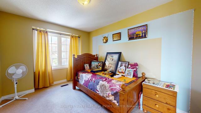 88 Lorenzo Cir, House attached with 4 bedrooms, 3 bathrooms and 3 parking in Brampton ON | Image 21