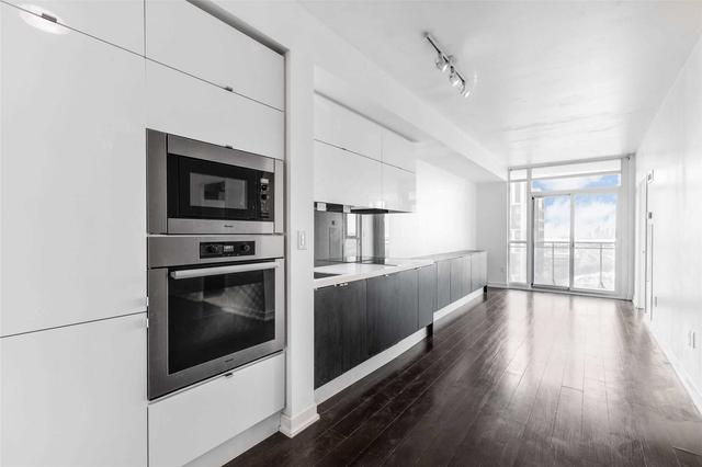 4110 - 21 Iceboat Terr, Condo with 1 bedrooms, 1 bathrooms and 0 parking in Toronto ON | Image 1