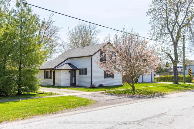 3966 Chippawa Pkwy, House detached with 2 bedrooms, 1 bathrooms and 8 parking in Niagara Falls ON | Image 12